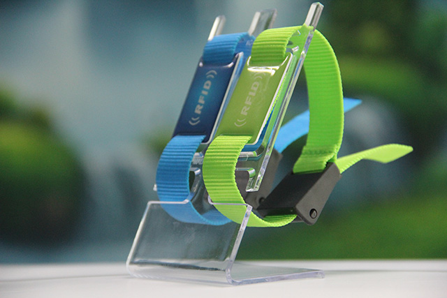 長毛的id硅膠腕帶魔術(shù)手套，污漬一洗就掉