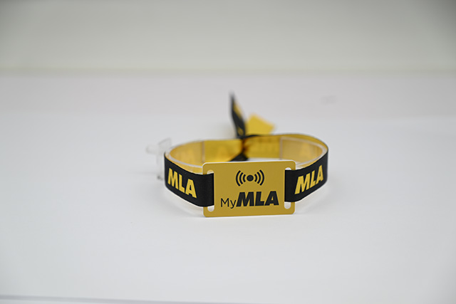 會議證在定制中需要包含哪些重要信息？